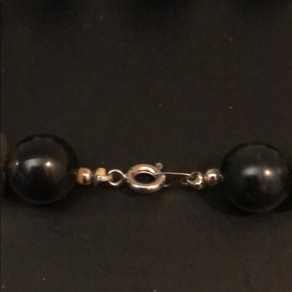 VINTAGE BLACK AND SILVERTONE BEADED NECKLACE - Picture 5 of 7